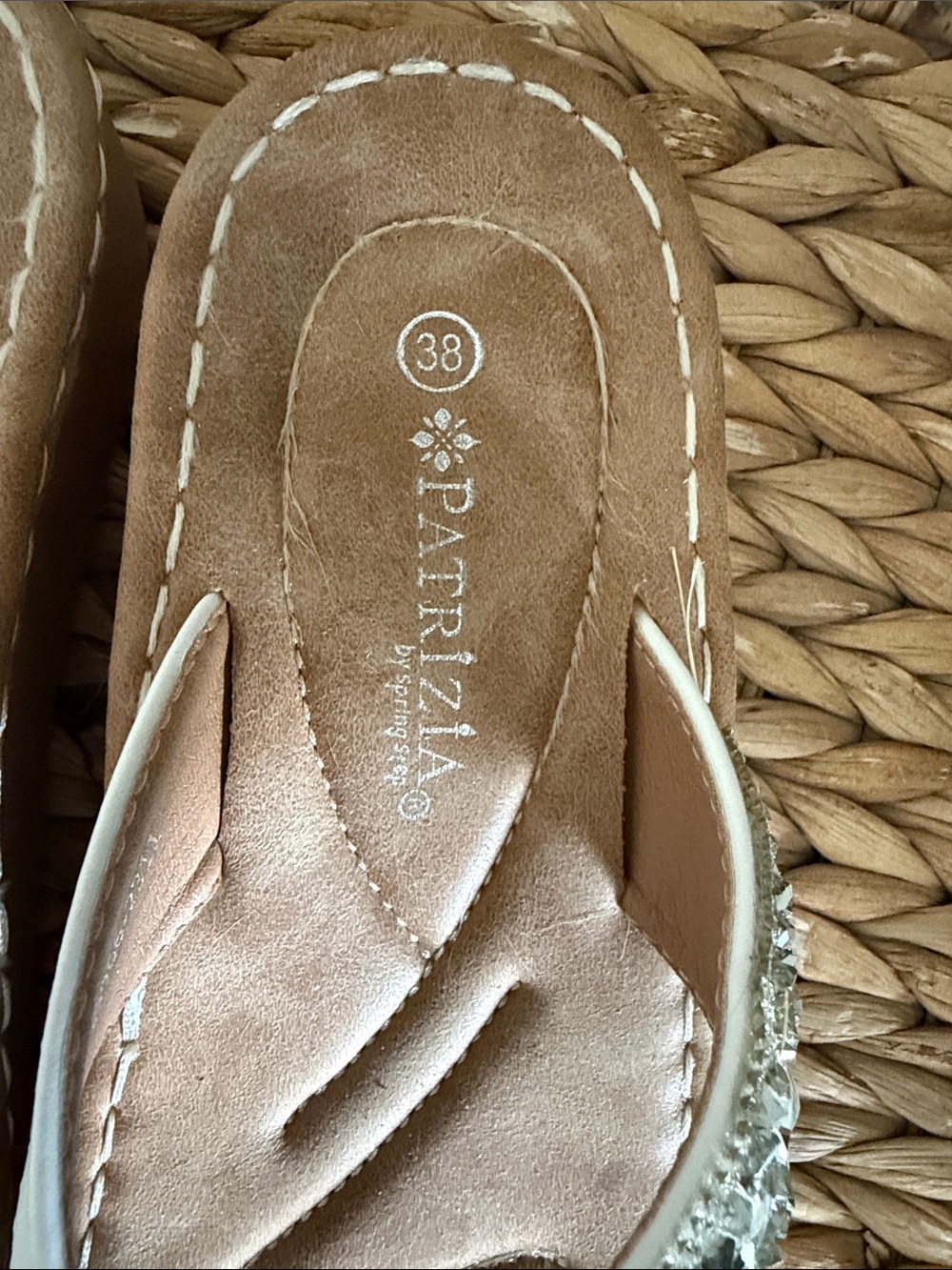 Patrizia White Jeweled Floral Toe-Post Sandals Size 38 EU / 8 - Picture 3 of 5